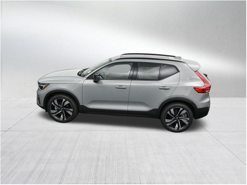 2026 Volvo XC40 B5 Plus
