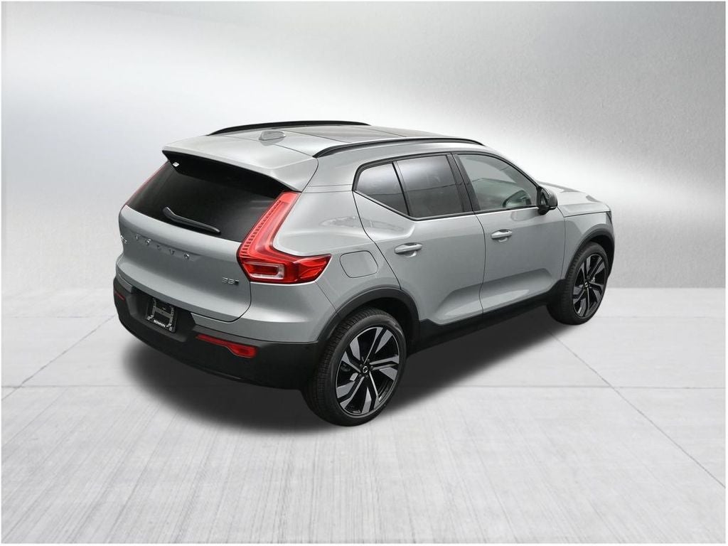2026 Volvo XC40 B5 Plus