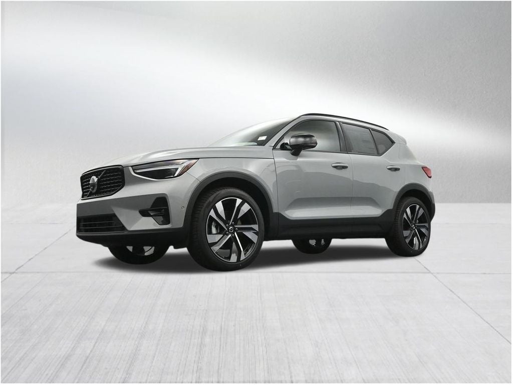 2026 Volvo XC40 B5 Plus