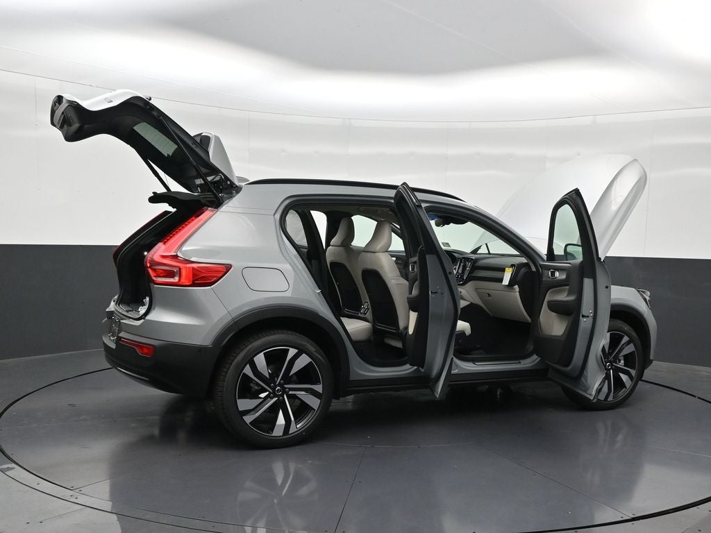 2026 Volvo XC40 B5 Plus