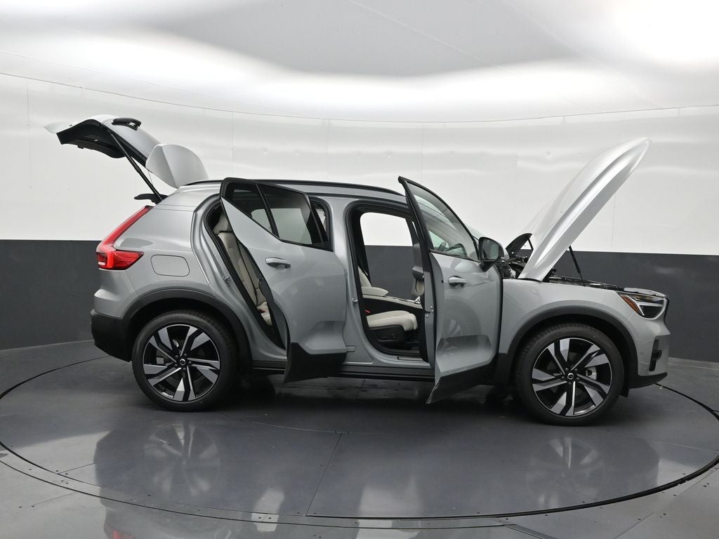 2026 Volvo XC40 B5 Plus