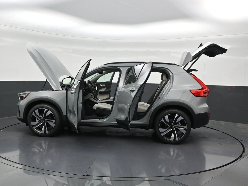 2026 Volvo XC40 B5 Plus