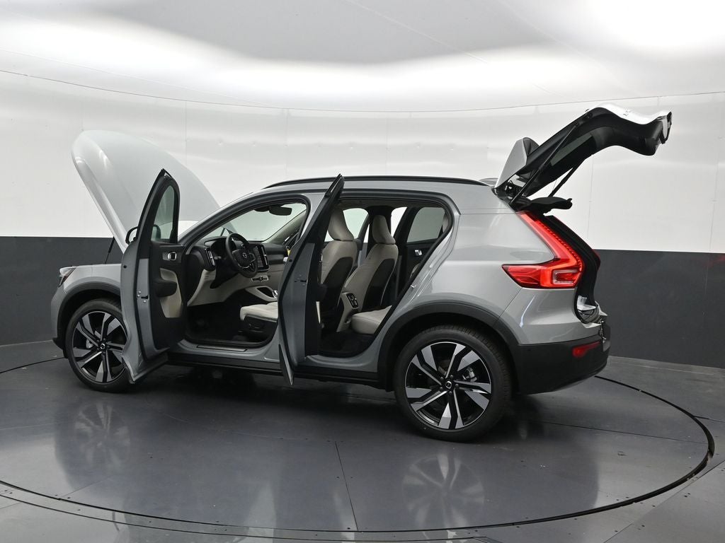 2026 Volvo XC40 B5 Plus
