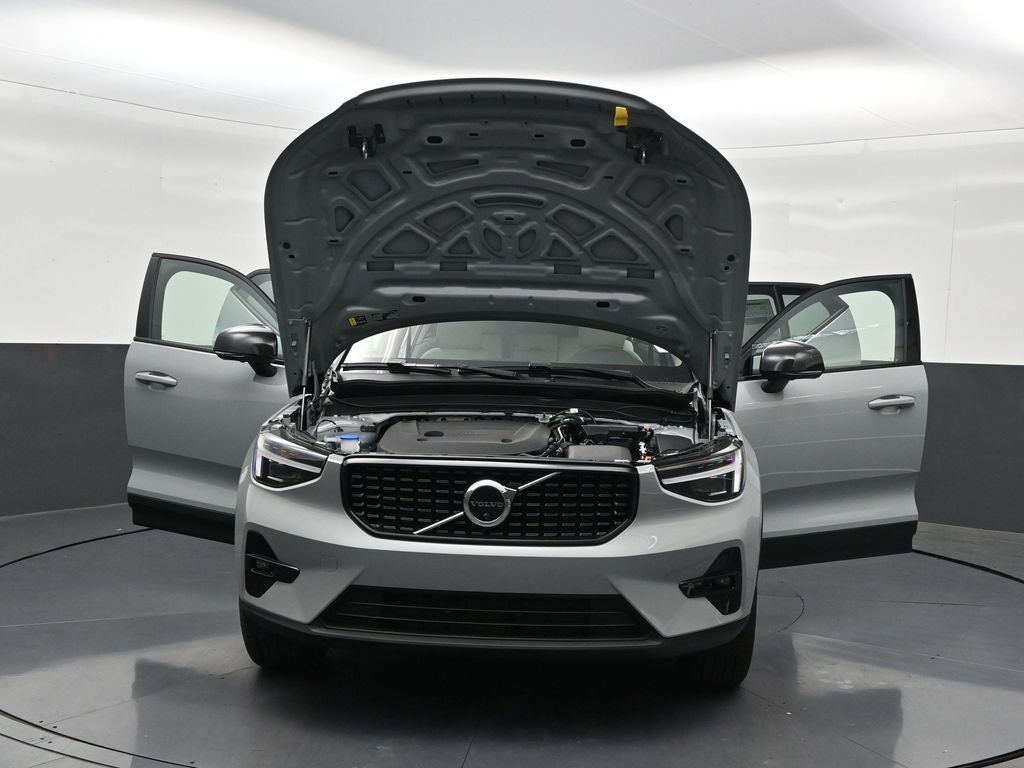 2026 Volvo XC40 B5 Plus