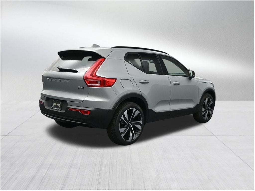 2026 Volvo XC40 B5 Plus