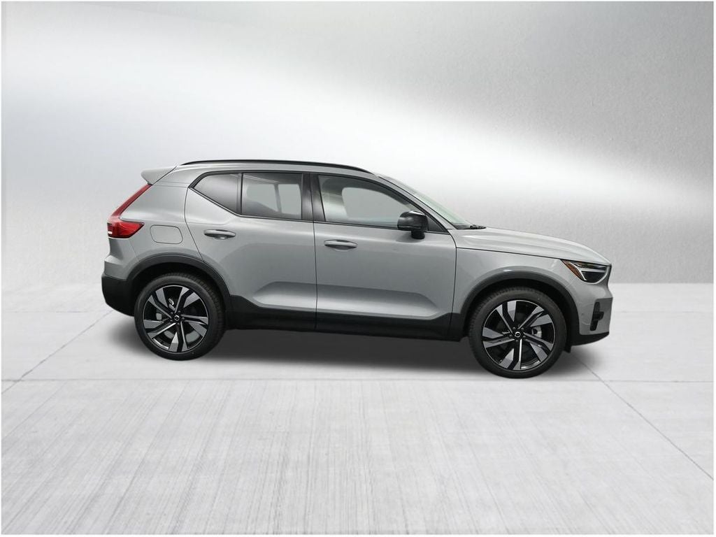2026 Volvo XC40 B5 Plus