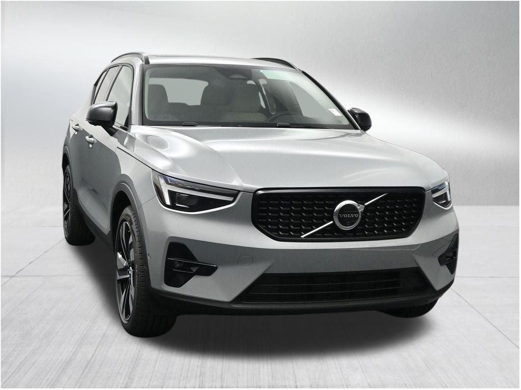 2026 Volvo XC40 B5 Plus