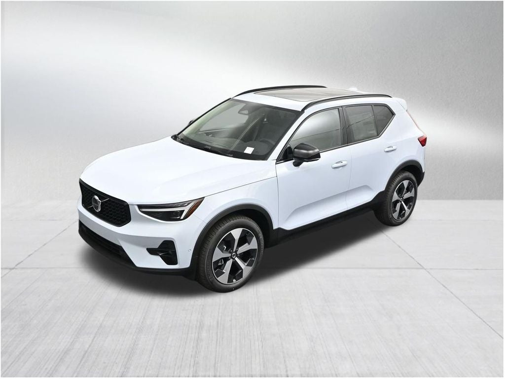 2026 Volvo XC40 B5 Plus