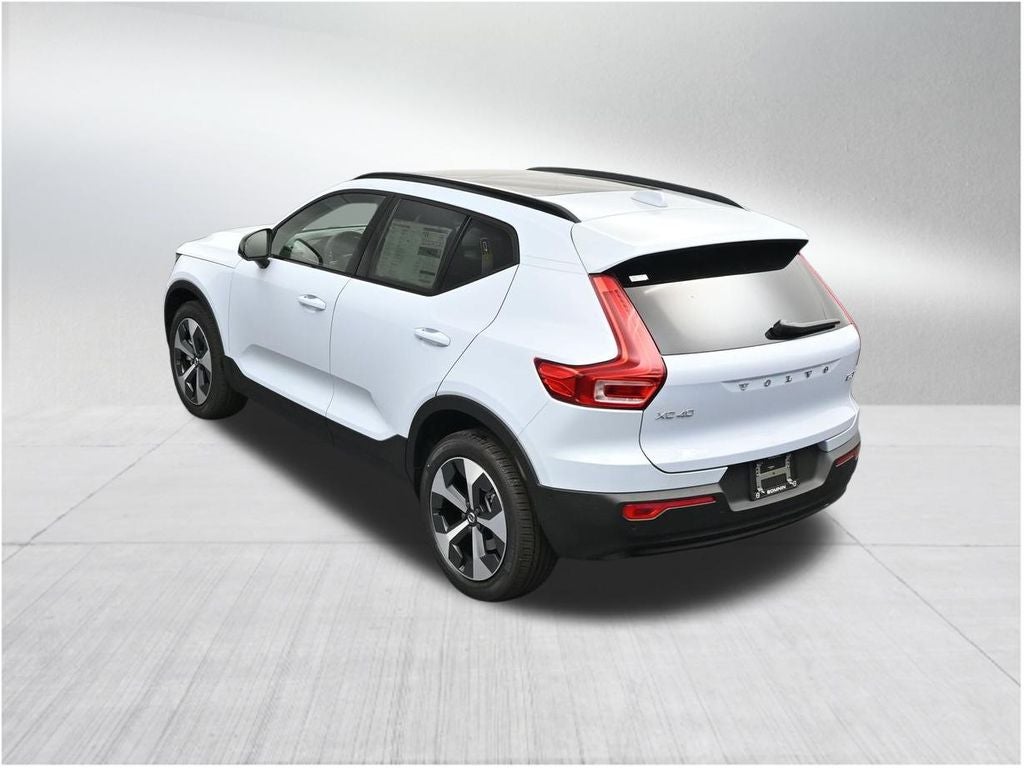 2026 Volvo XC40 B5 Plus