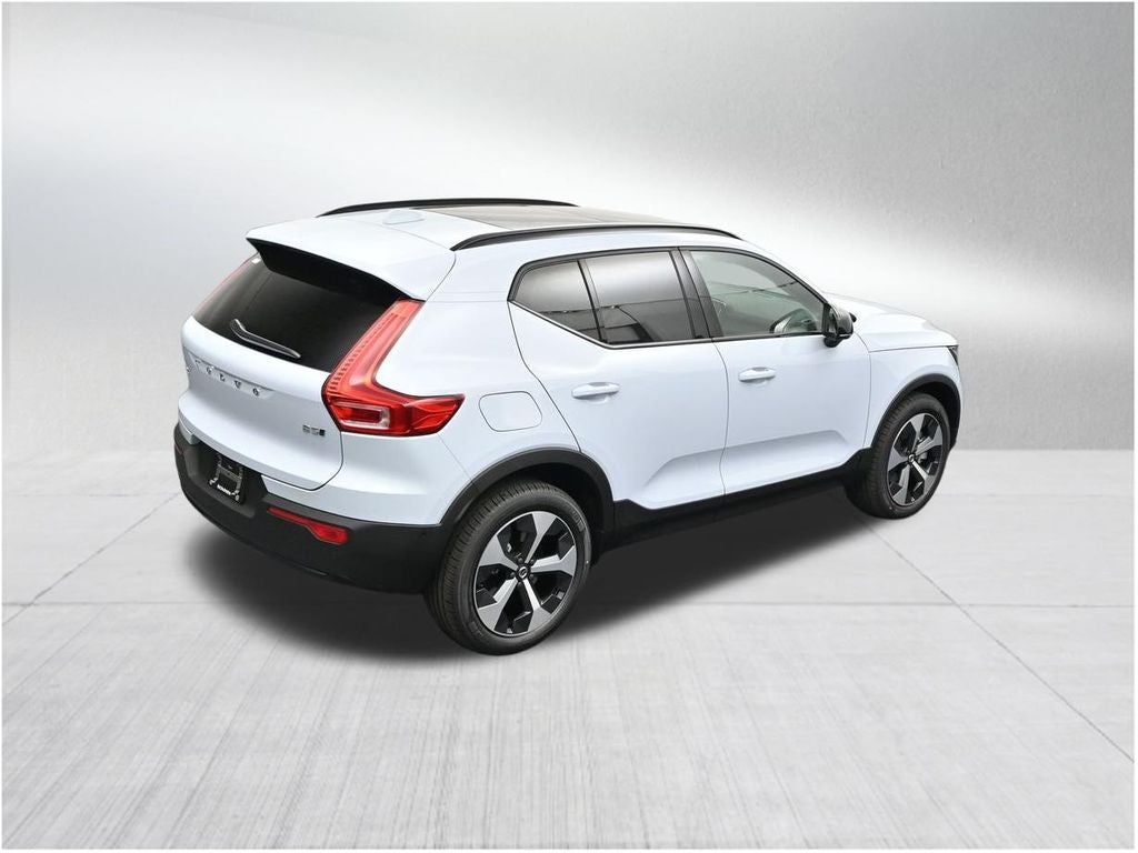 2026 Volvo XC40 B5 Plus