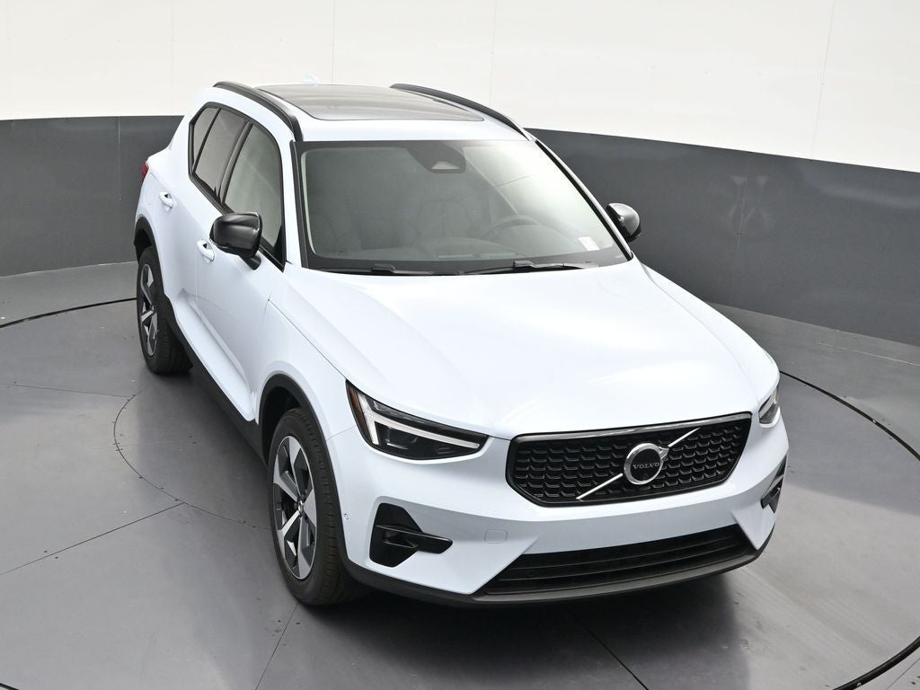 2026 Volvo XC40 B5 Plus