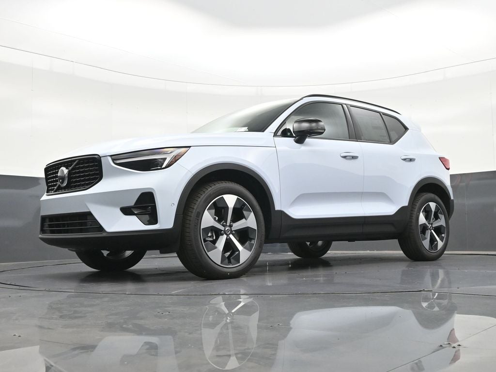 2026 Volvo XC40 B5 Plus