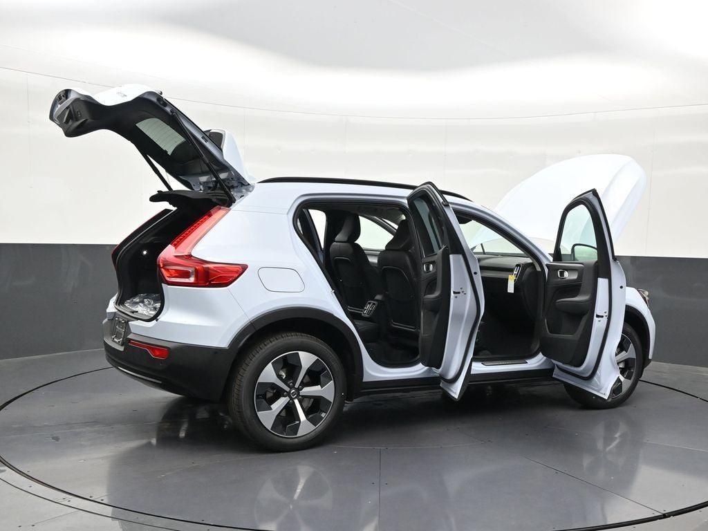 2026 Volvo XC40 B5 Plus