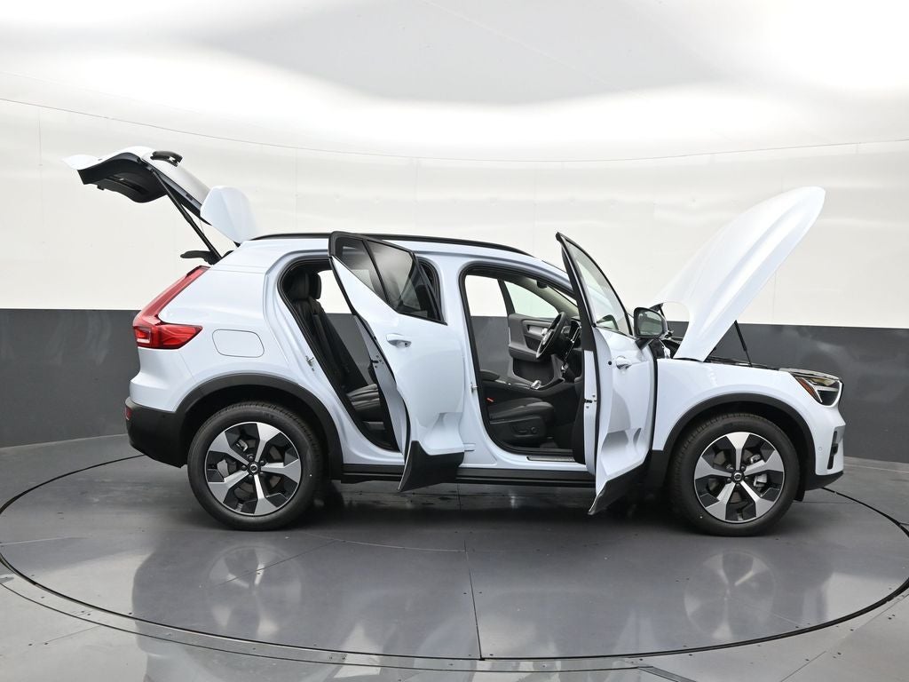 2026 Volvo XC40 B5 Plus