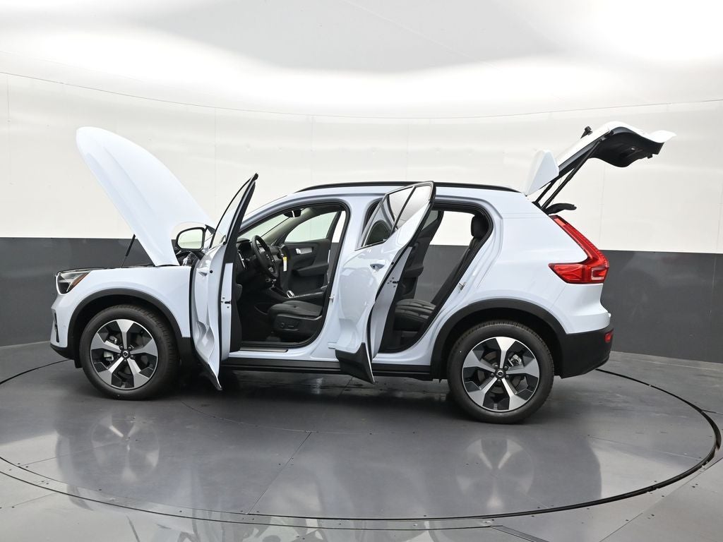 2026 Volvo XC40 B5 Plus
