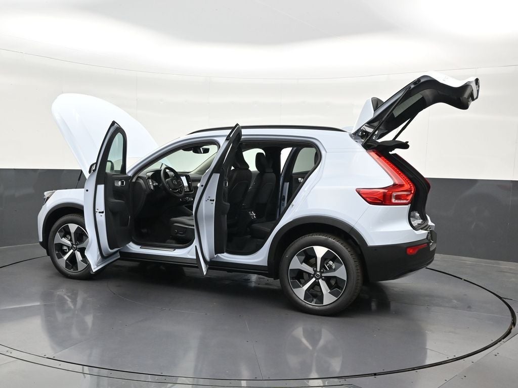 2026 Volvo XC40 B5 Plus