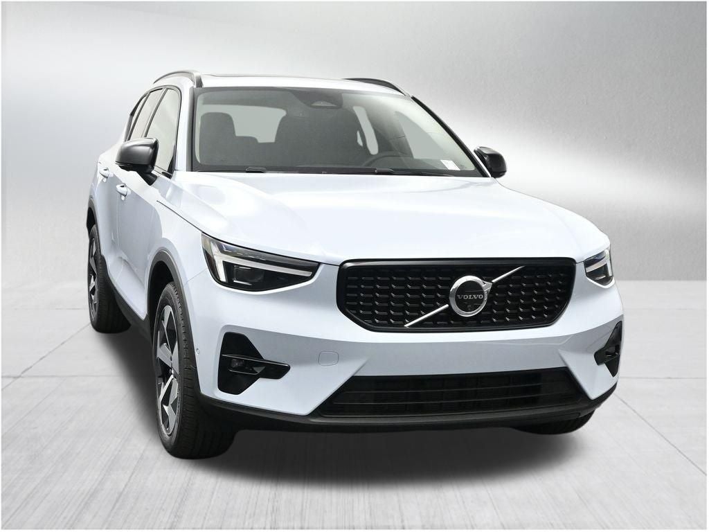2026 Volvo XC40 B5 Plus