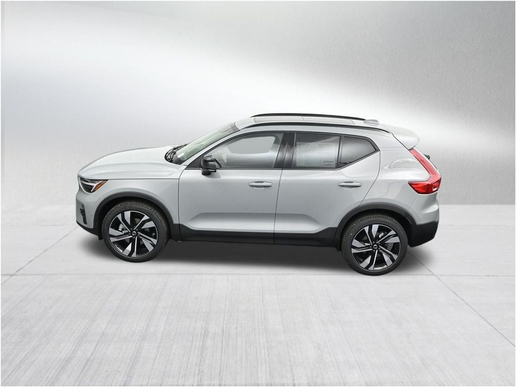 2026 Volvo XC40 B5 Plus