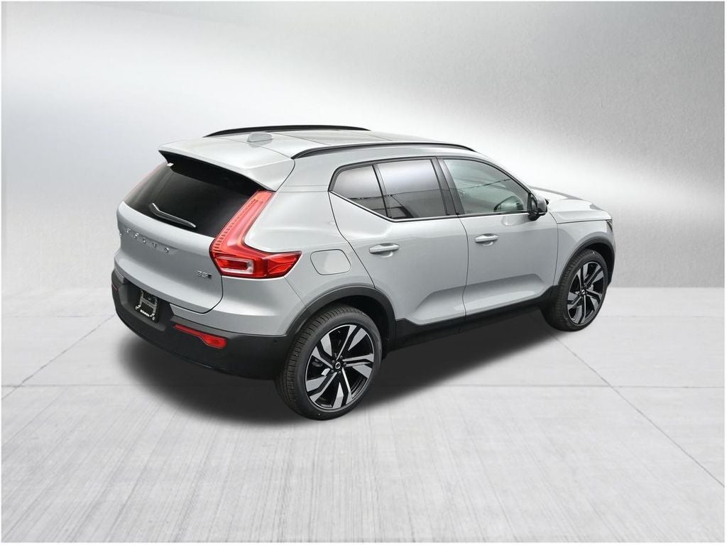 2026 Volvo XC40 B5 Plus