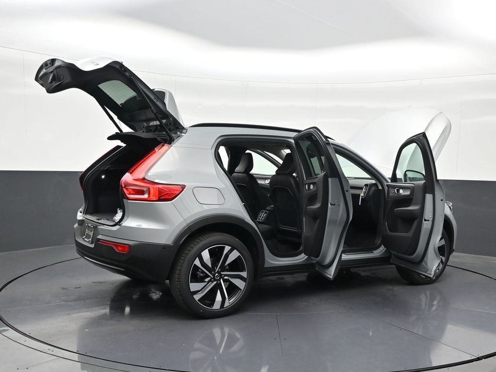 2026 Volvo XC40 B5 Plus