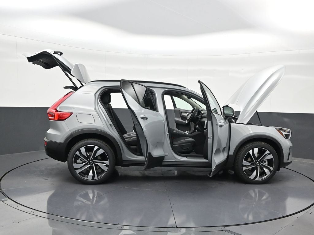 2026 Volvo XC40 B5 Plus