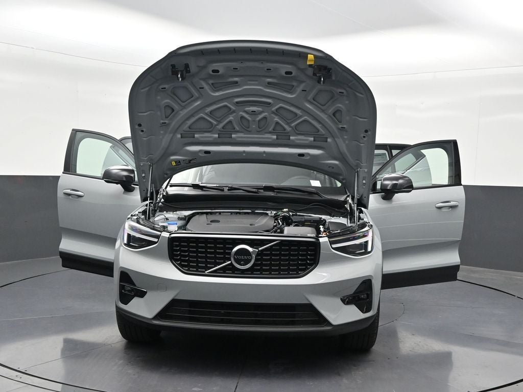 2026 Volvo XC40 B5 Plus