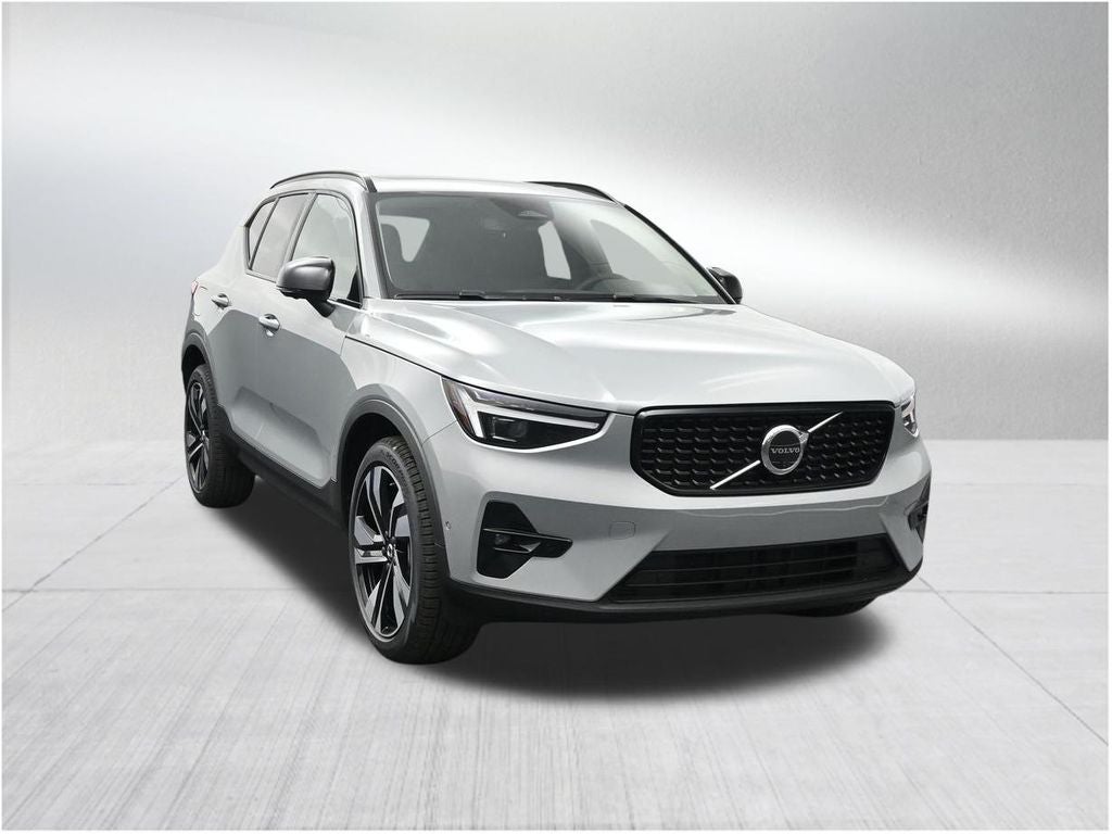 2026 Volvo XC40 B5 Plus