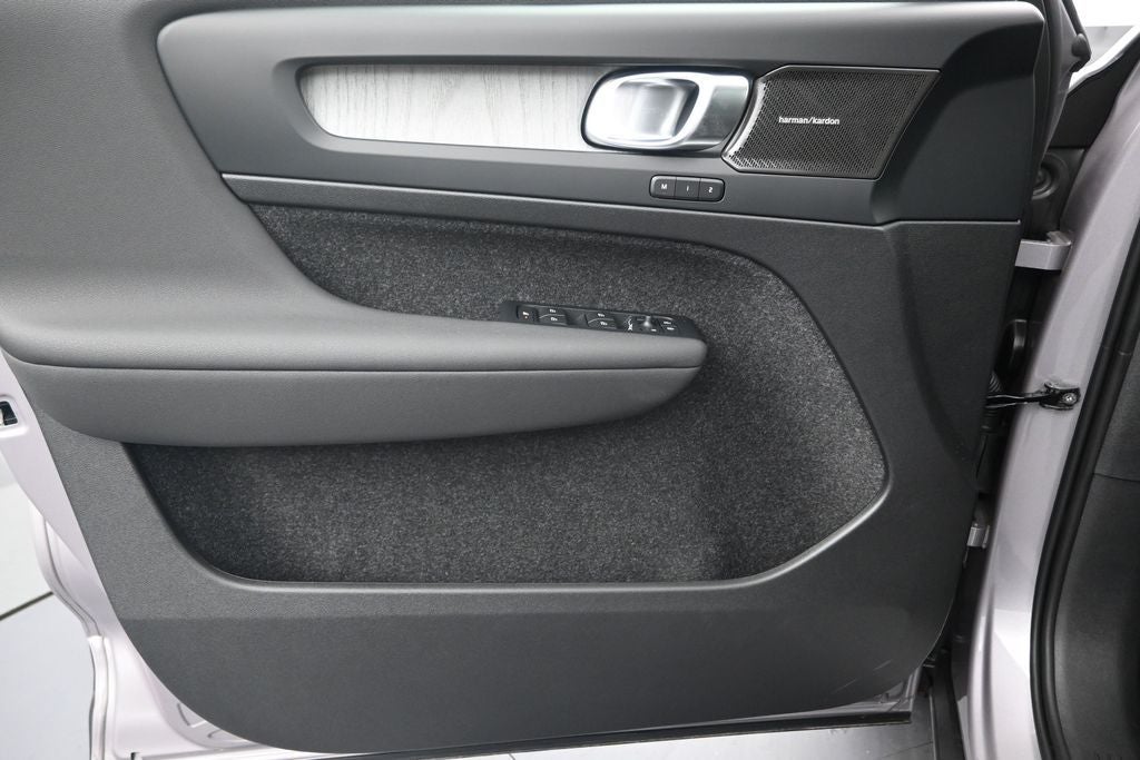 2026 Volvo XC40 B5 Plus