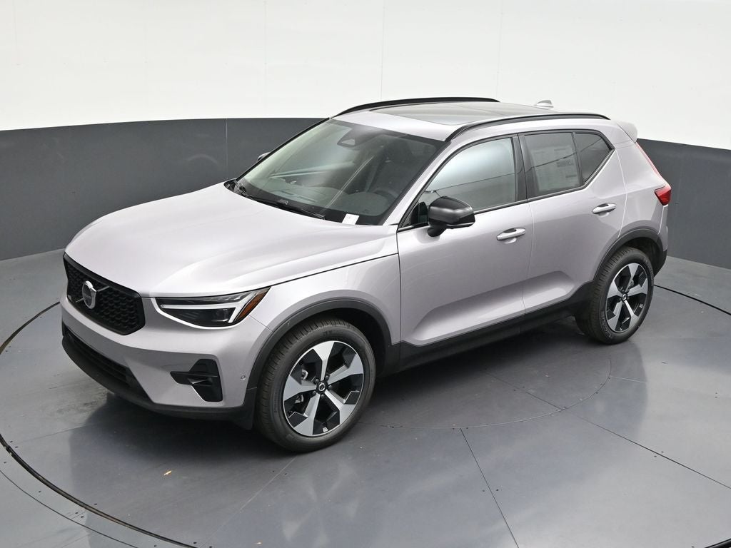 2026 Volvo XC40 B5 Plus