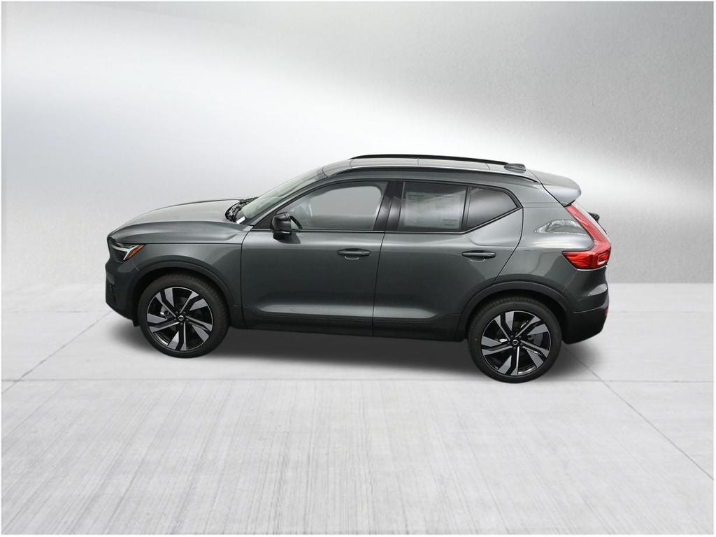 2026 Volvo XC40 B5 Plus