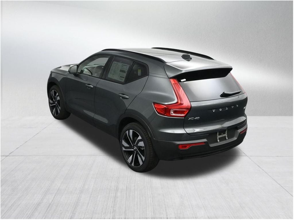 2026 Volvo XC40 B5 Plus
