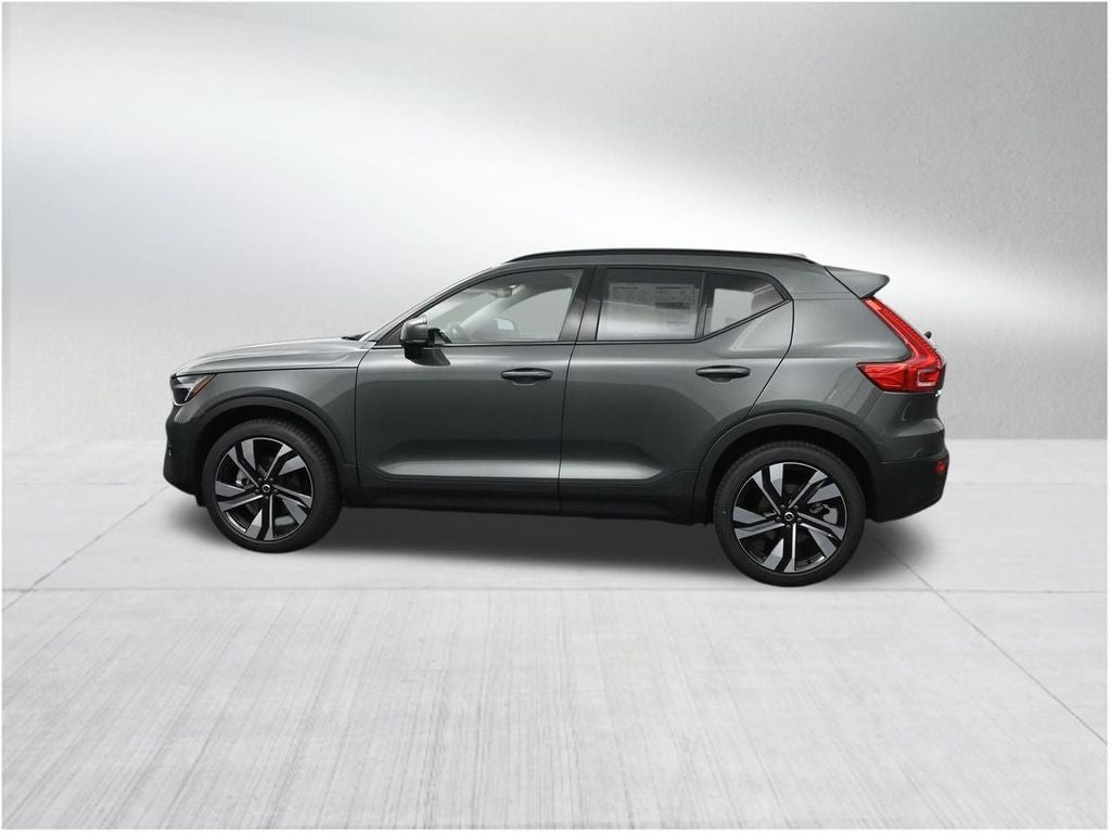 2026 Volvo XC40 B5 Plus
