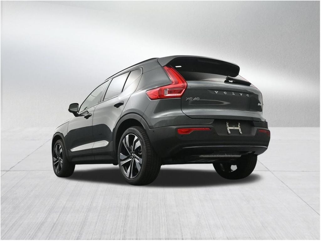 2026 Volvo XC40 B5 Plus