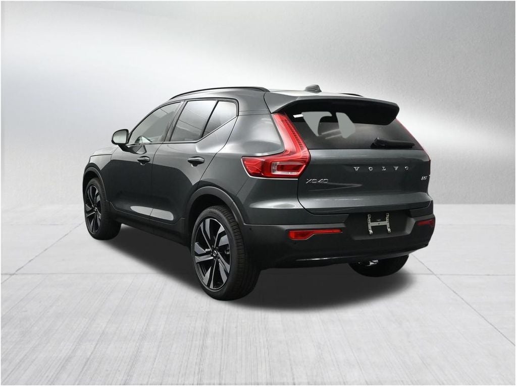 2026 Volvo XC40 B5 Plus