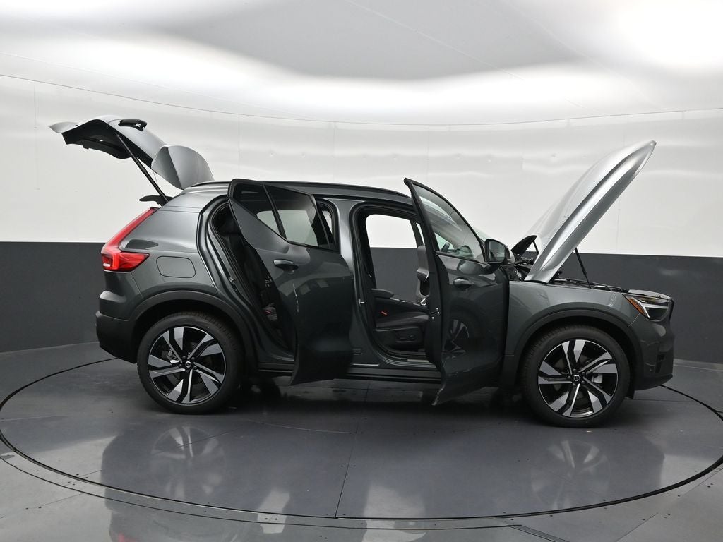 2026 Volvo XC40 B5 Plus