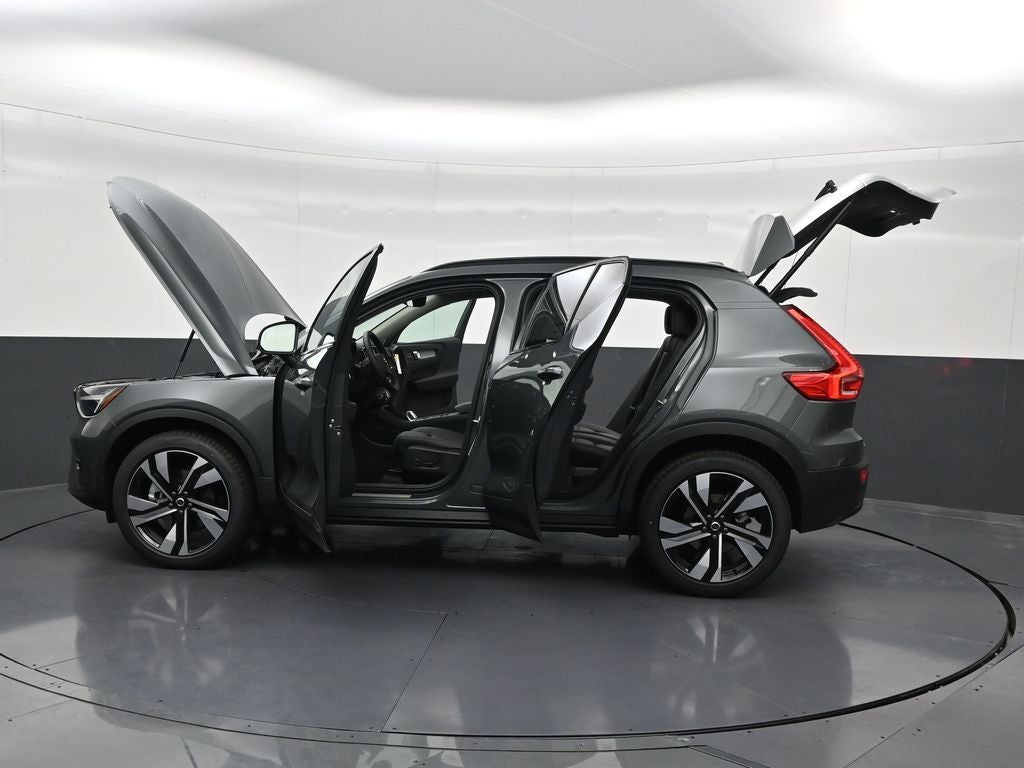 2026 Volvo XC40 B5 Plus