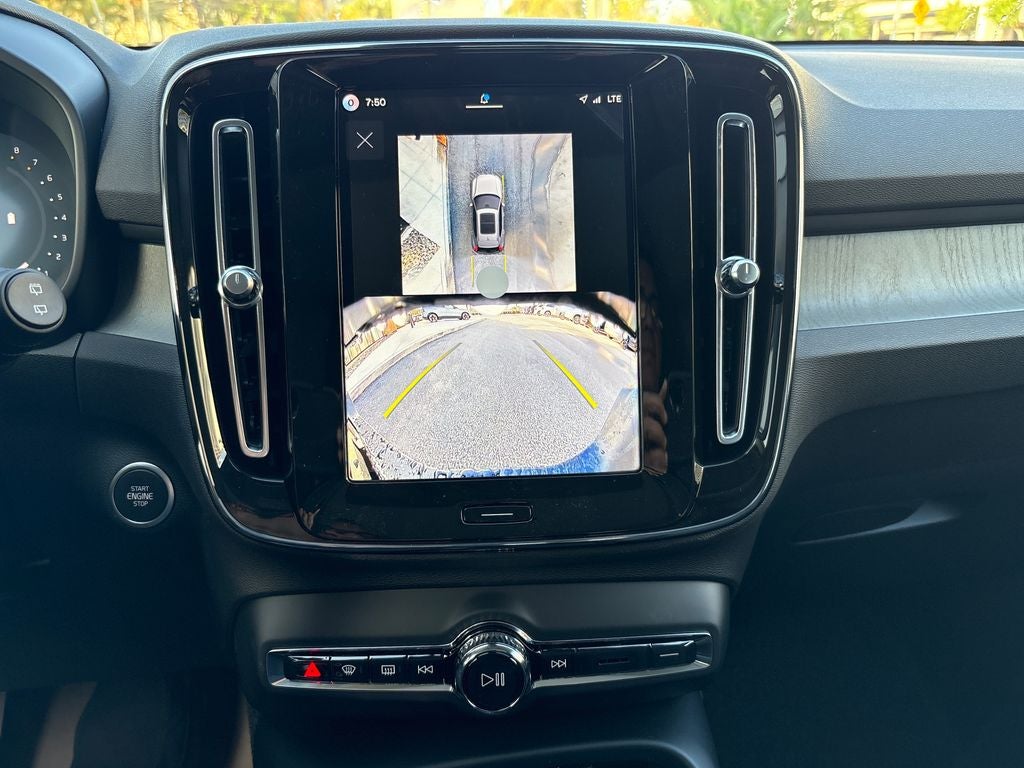 2026 Volvo XC40 B5 Plus