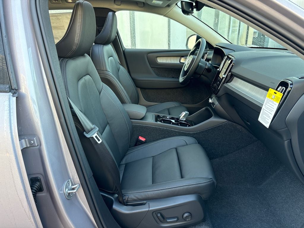 2026 Volvo XC40 B5 Plus