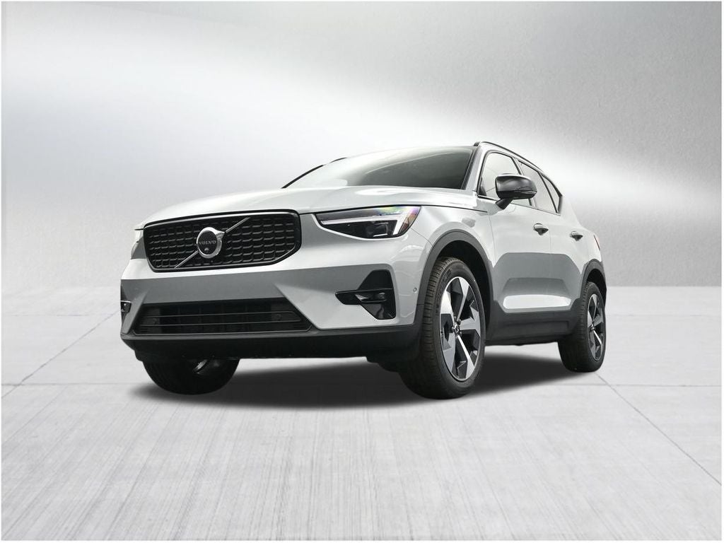 2026 Volvo XC40 B5 Plus