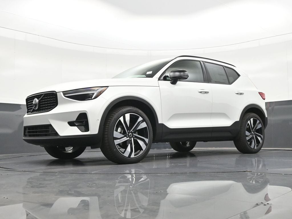 2026 Volvo XC40 B5 Plus
