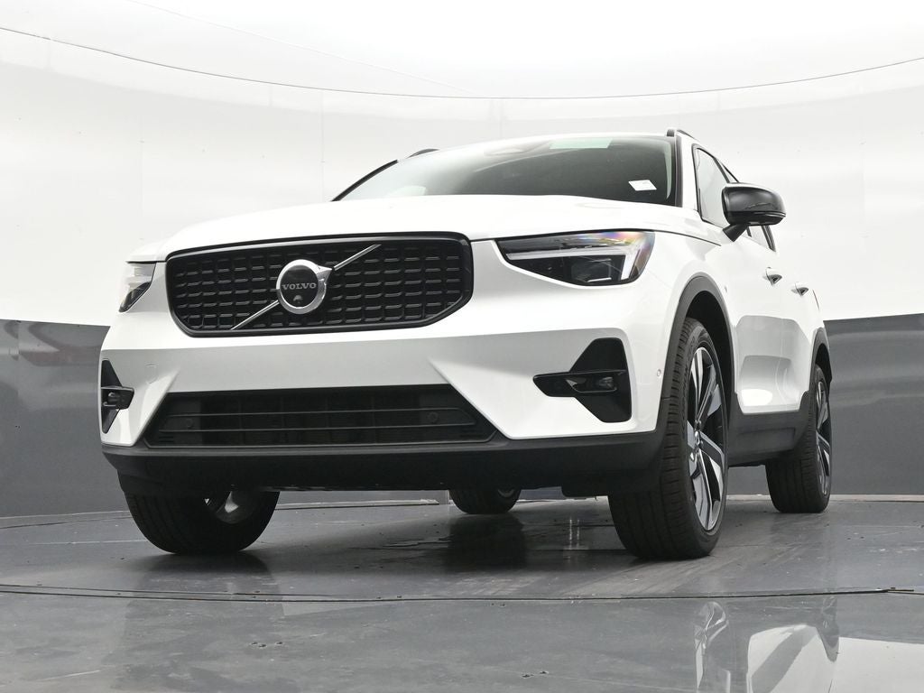 2026 Volvo XC40 B5 Plus