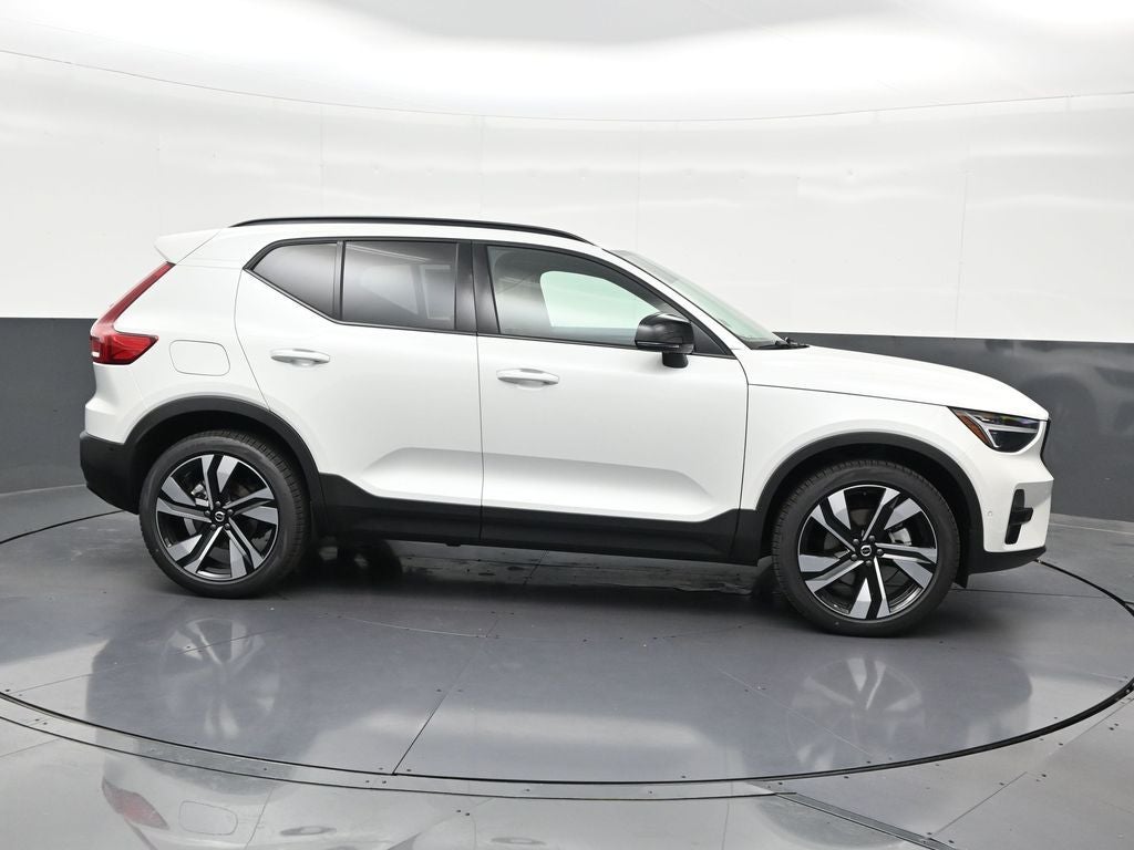 2026 Volvo XC40 B5 Plus