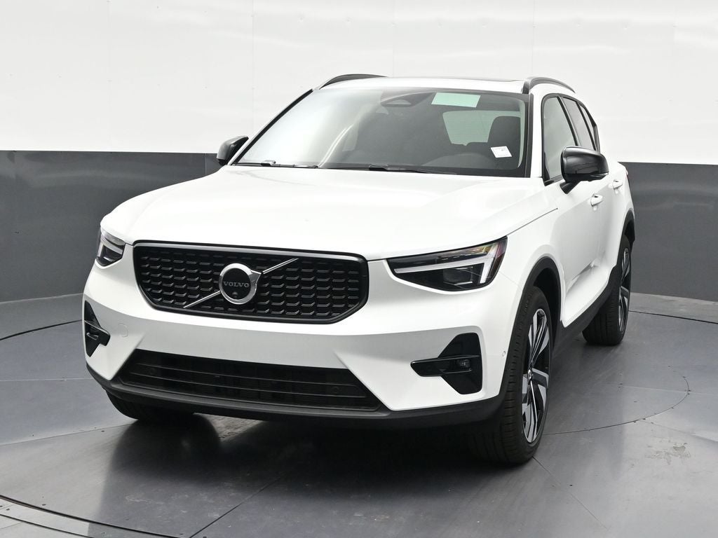 2026 Volvo XC40 B5 Plus