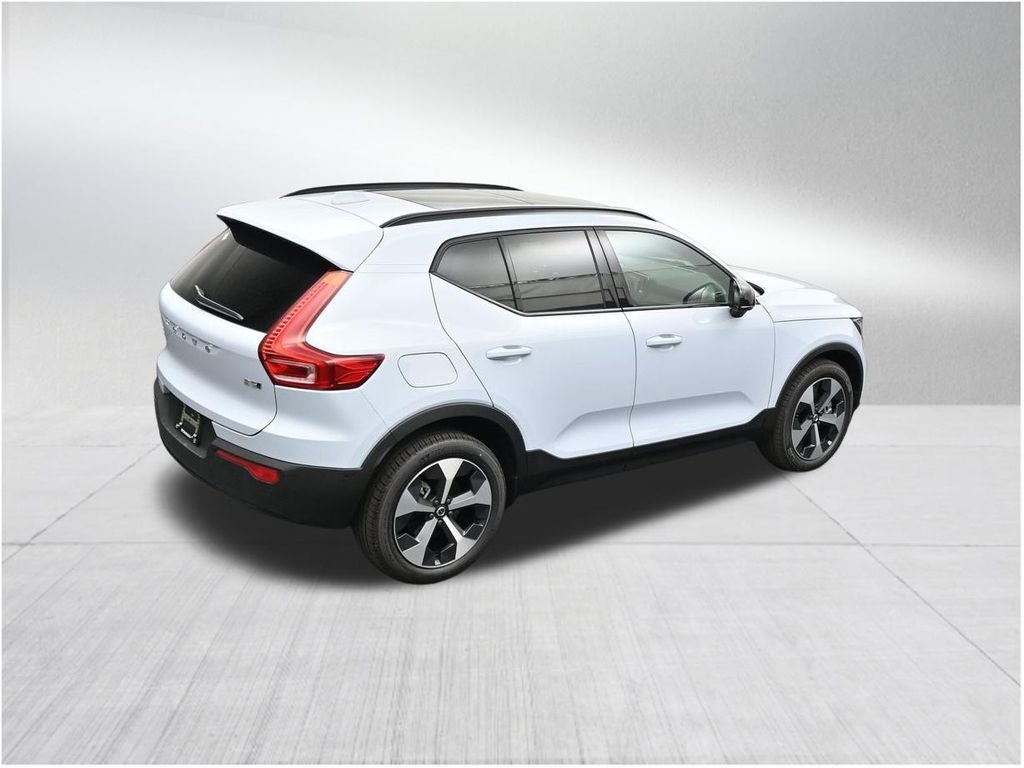 2026 Volvo XC40 B5 Plus