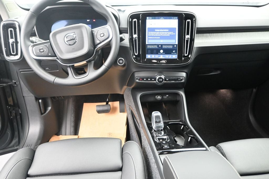 2026 Volvo XC40 B5 Plus