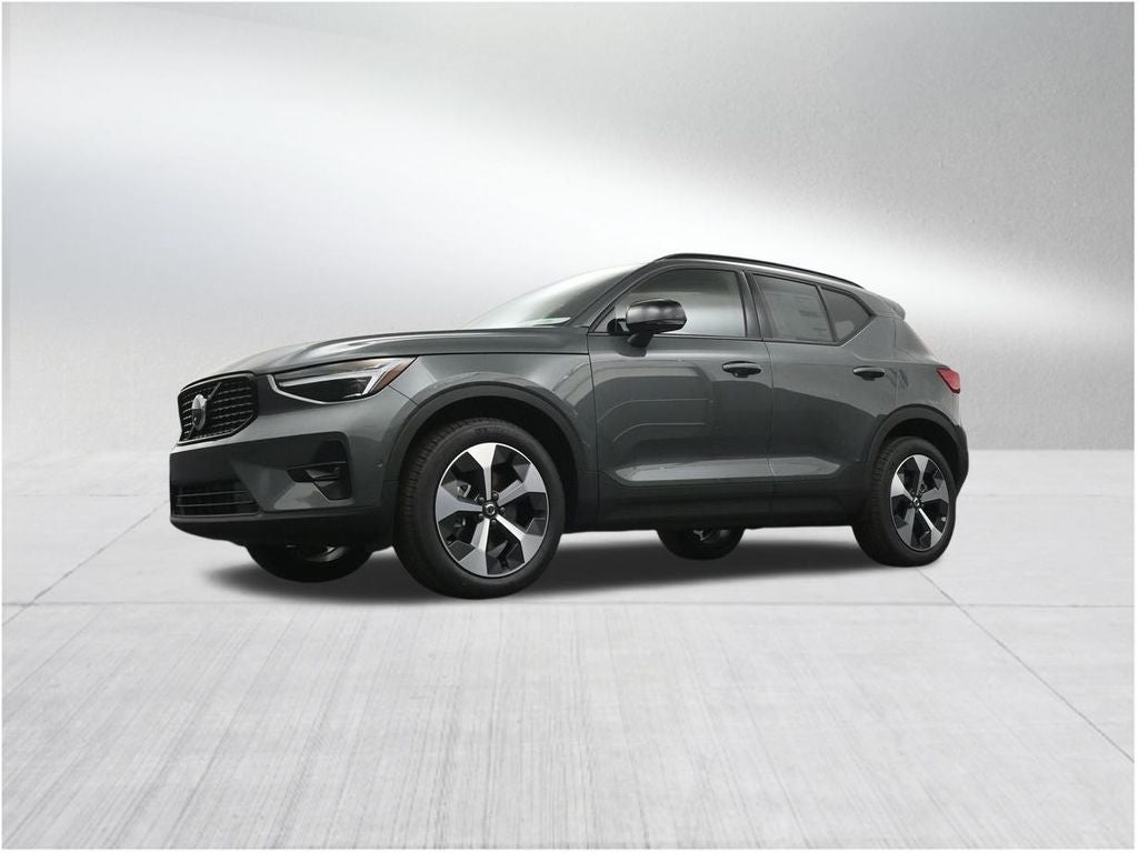 2026 Volvo XC40 B5 Plus