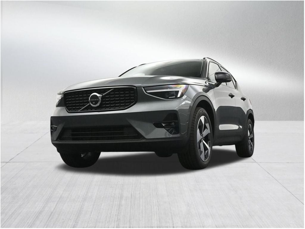 2026 Volvo XC40 B5 Plus