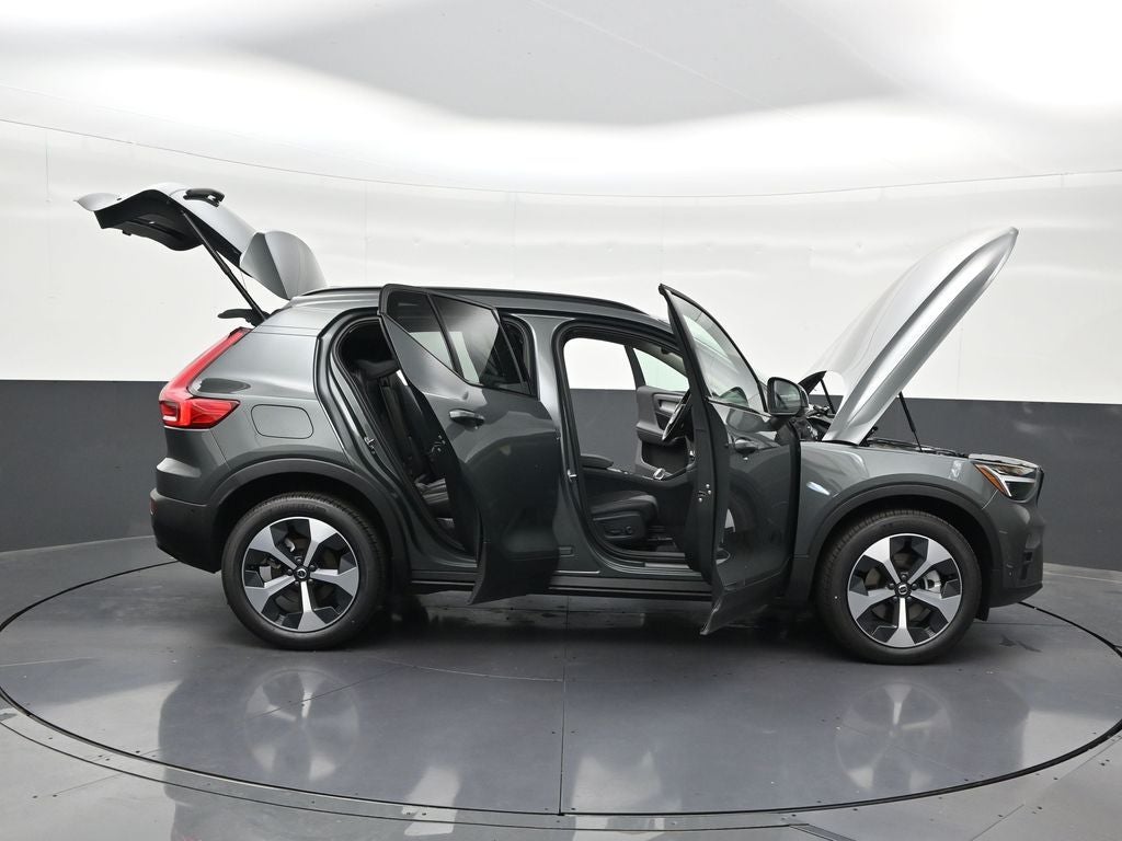 2026 Volvo XC40 B5 Plus