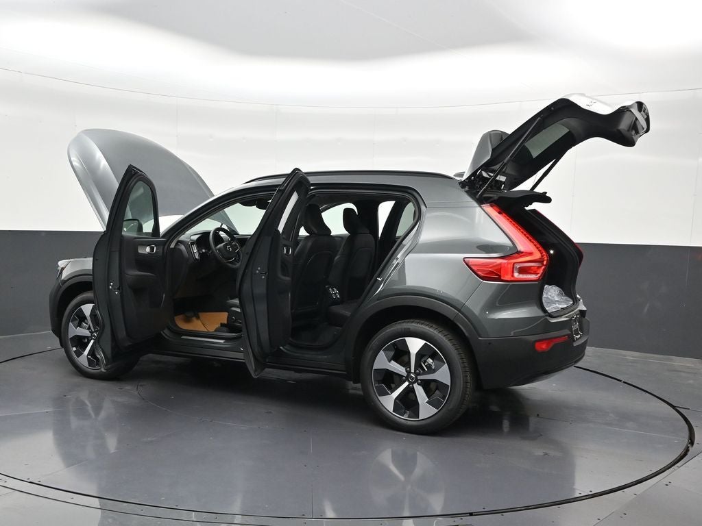 2026 Volvo XC40 B5 Plus