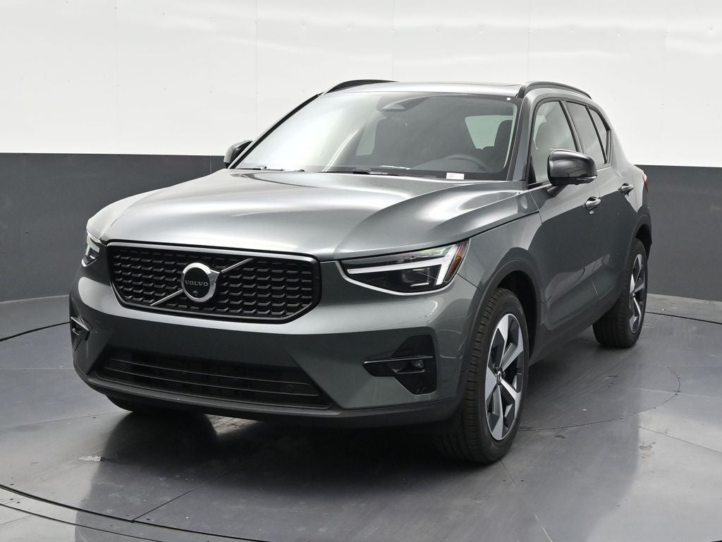 2026 Volvo XC40 B5 Plus